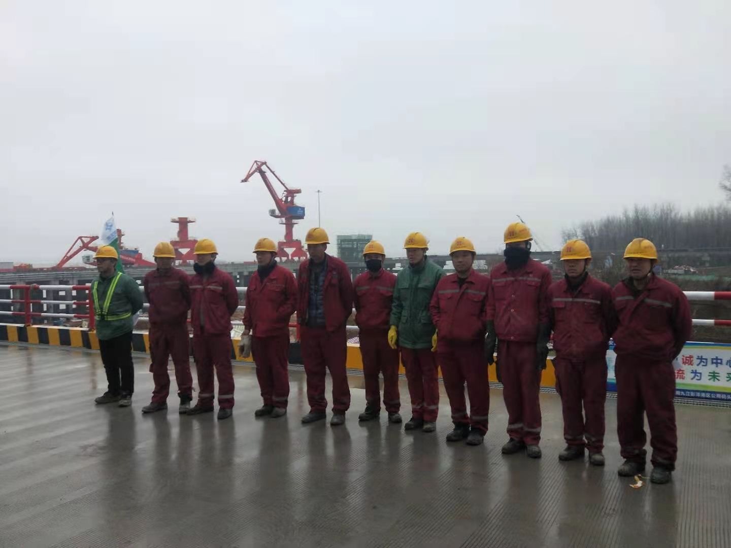 集團總經(jīng)理張慶金點贊智能裝備公司